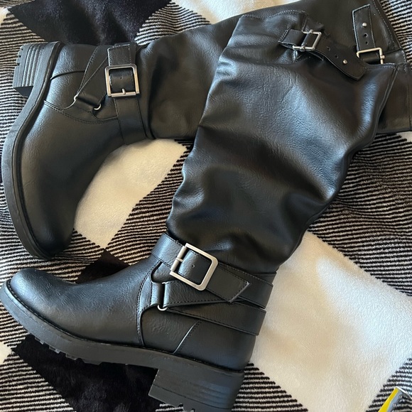 Shoes - Ladies boots sz7